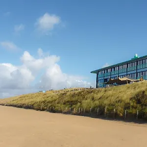 4* Hotel Beachhouse